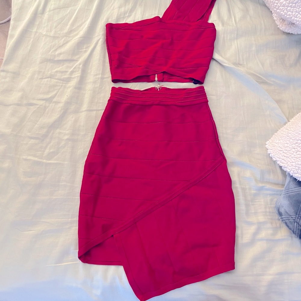 beautiful matching  crop top and skirt!